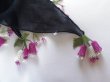 画像2: イーネオヤの三角ストール /黒地に白とボルドーのベル型の花 (2)